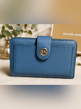 Michael Kors Charm Medium Tab Pocket Leather Bifold Wallet
